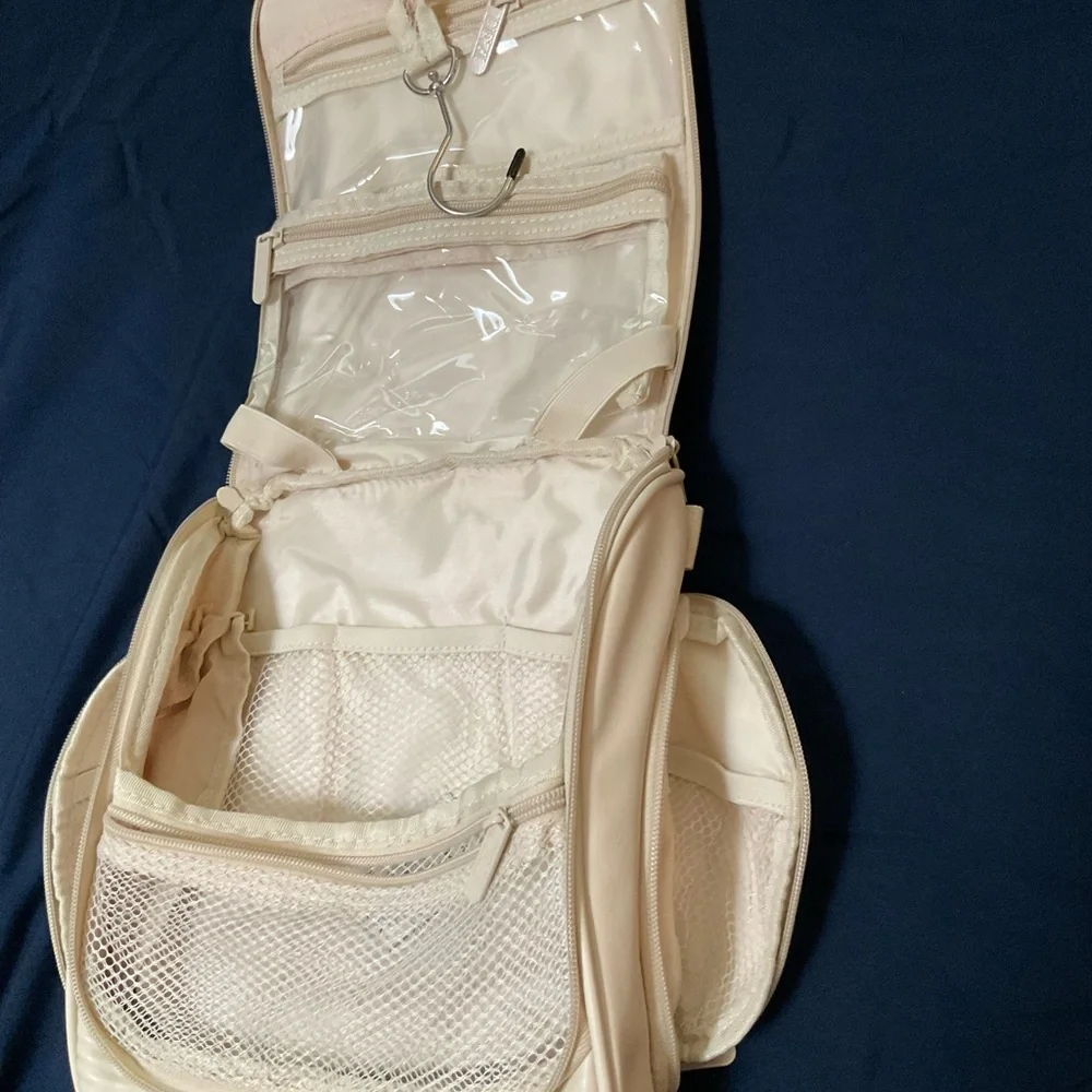 DEZI Beige Garment Bag with Clear Pocket NWT